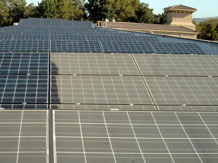 ¿Qué tan importante es un buen mantenimiento de los paneles solares para el ahorro energético?